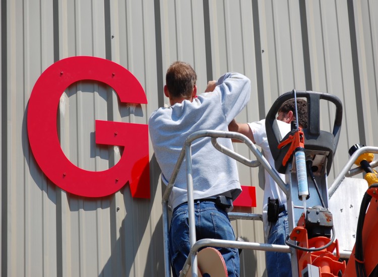 Worker-installing-signage How to install signage