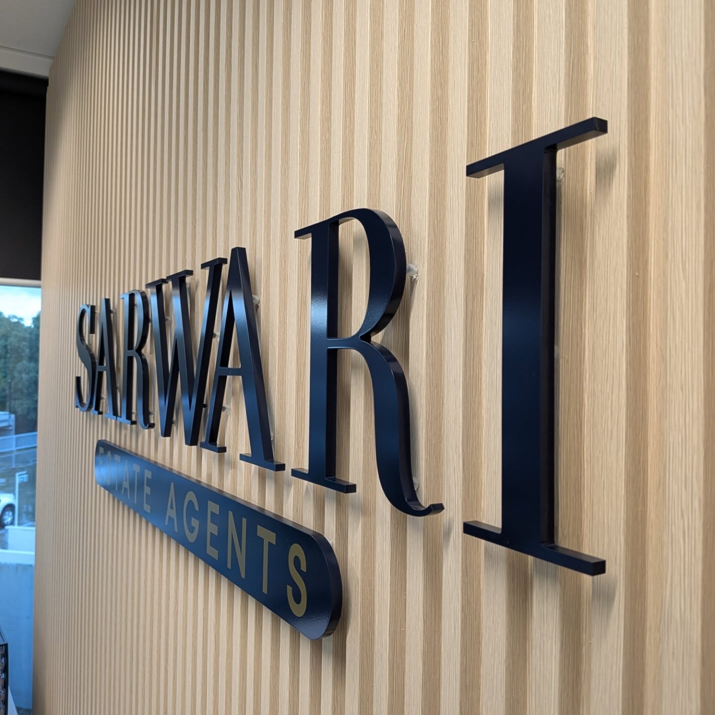 sarwari wall lettering signs