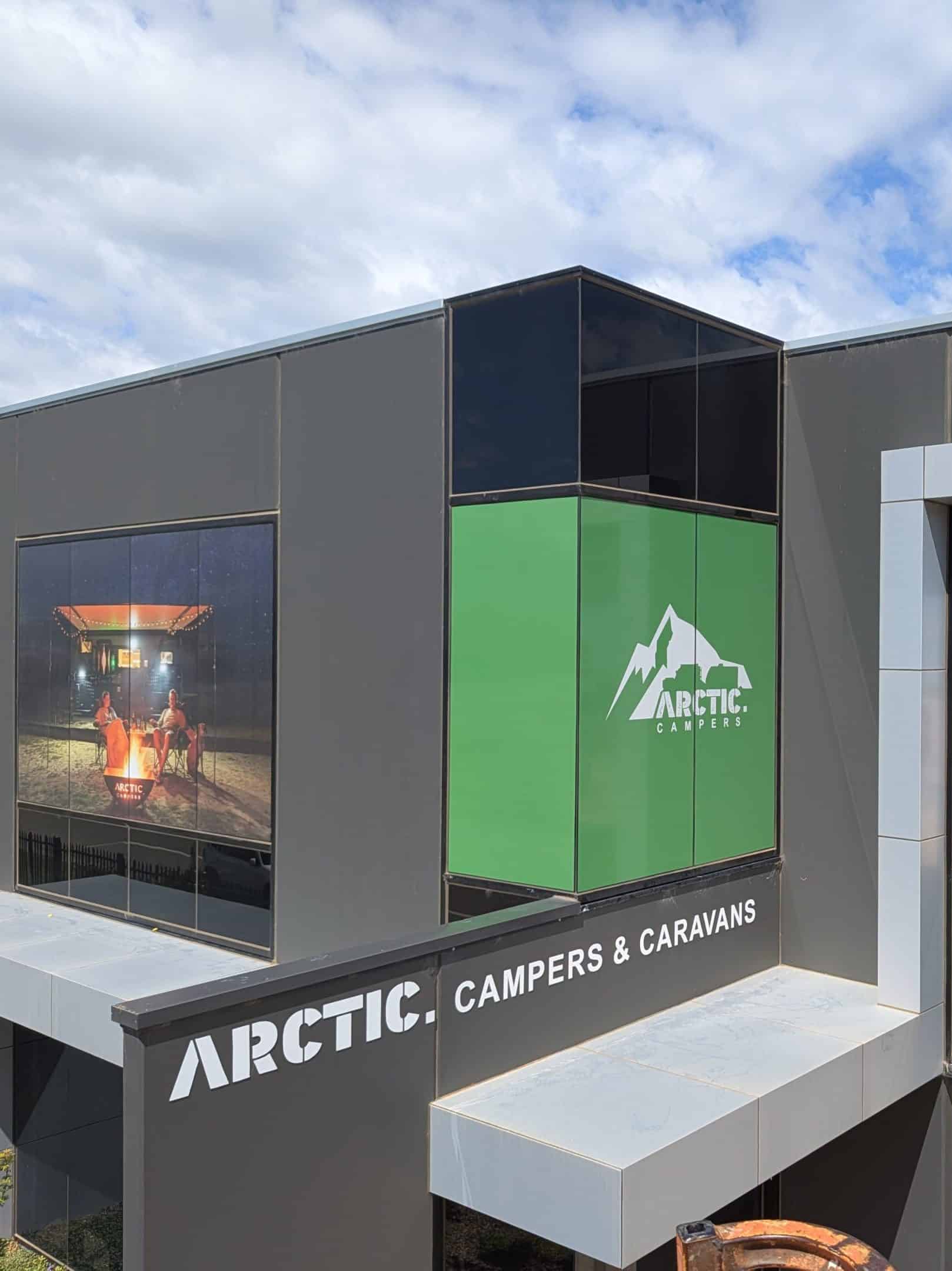 lettering-signage-artic-campers